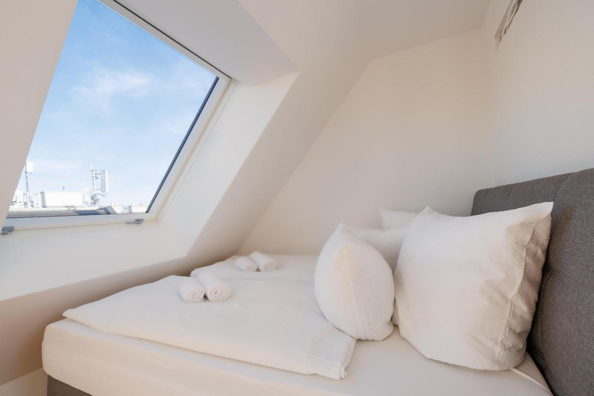 Symphony Apartments 40 - Modern Loft With Terrace And Grill In Central Location Wien Exteriör bild