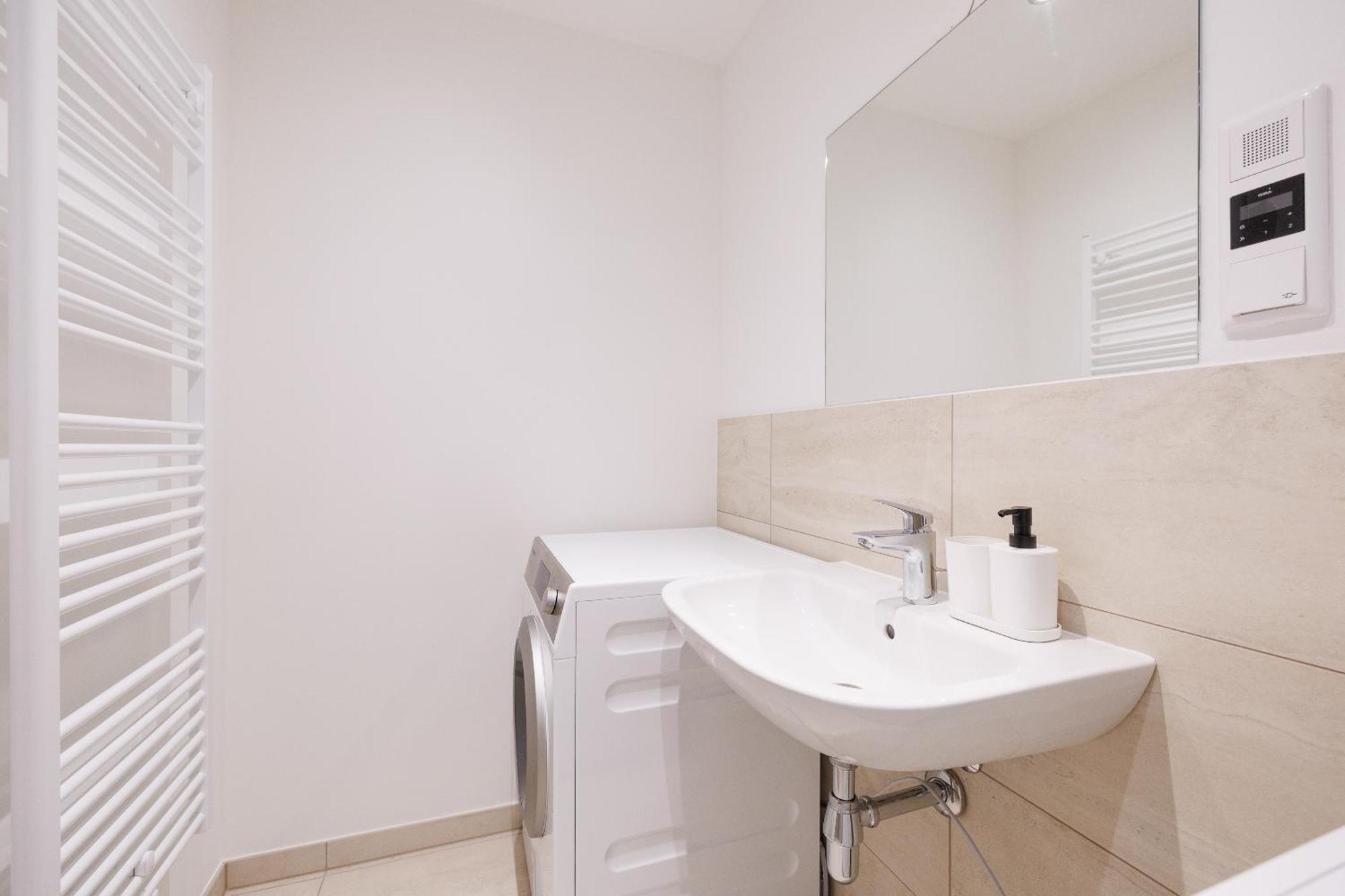 Symphony Apartments 40 - Modern Loft With Terrace And Grill In Central Location Wien Exteriör bild