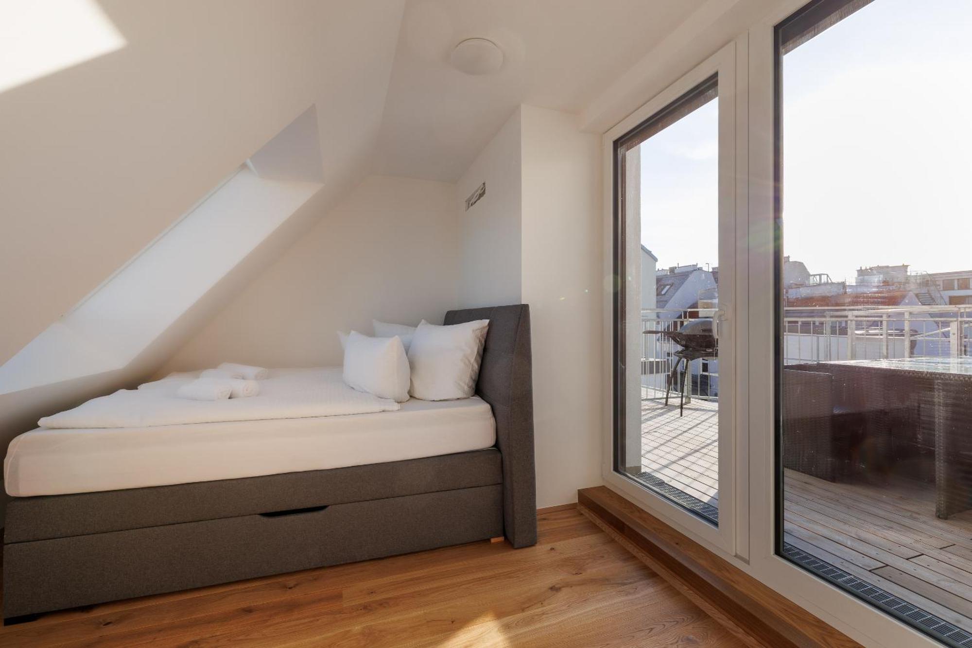 Symphony Apartments 40 - Modern Loft With Terrace And Grill In Central Location Wien Exteriör bild